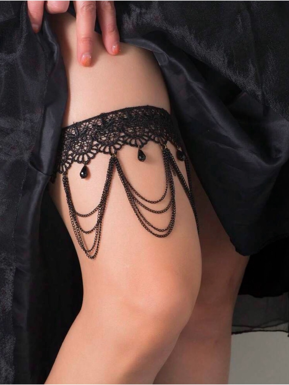 Black Lace & Chain Thigh Garter - Elegant Women’s Accessory